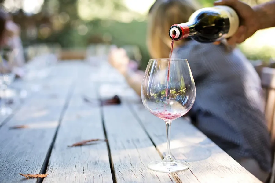 pleinsoleiltoursaegina wine tasting